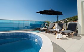 Sunny Hill Apartments With Rooftop Pool